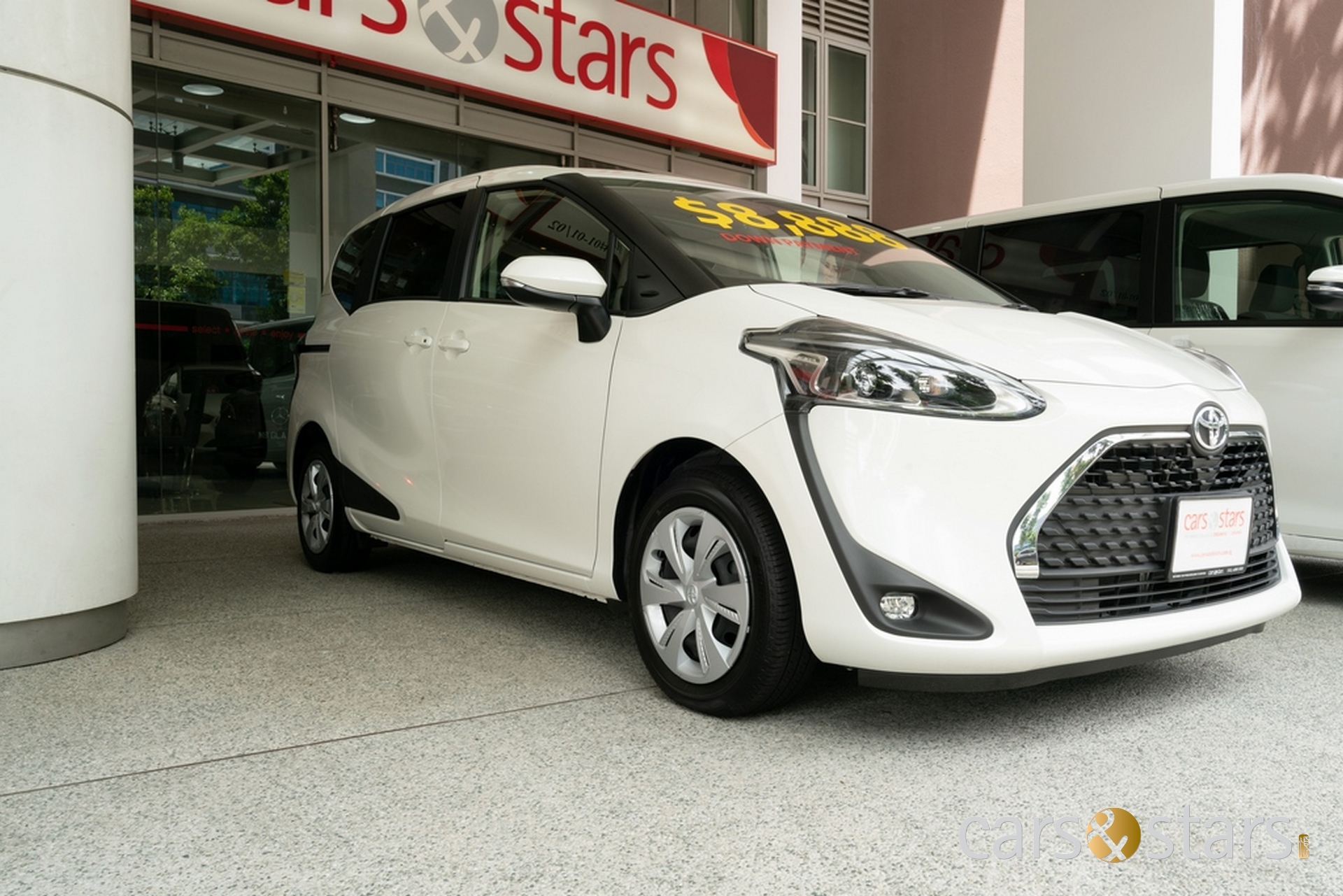 Toyota sienta hybrid g